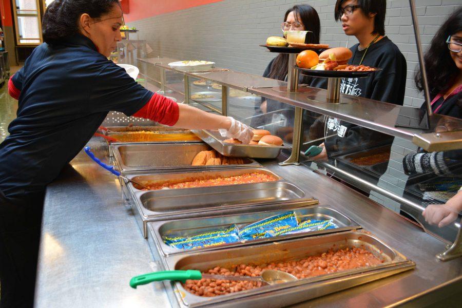 A+cafeteria+worker+serves+some+of+the+43+million+lunch+meals+served+by+CPS+each+day.