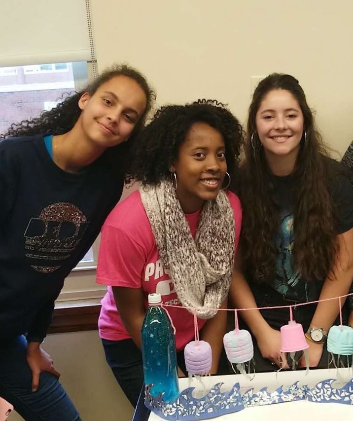 Ayane Ahmed, left, Ciera Johnson, center, Romy Fichtner, right presenting their project on plastic for Honors Marine Biology