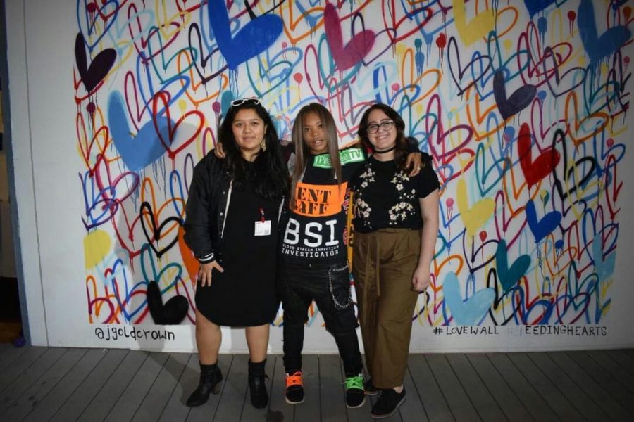 From left to right: Sydney Pauta, 21 Under 21 honoree Kodie Shane, and another scholarship winner at the Teen Vogue Summit in Los Angeles. (Photo courtesy of Sydney Pauta)