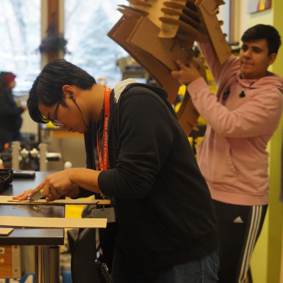 
Robotics students working on their projects for the showcase. (Photo courtesy of Anna Gelman)