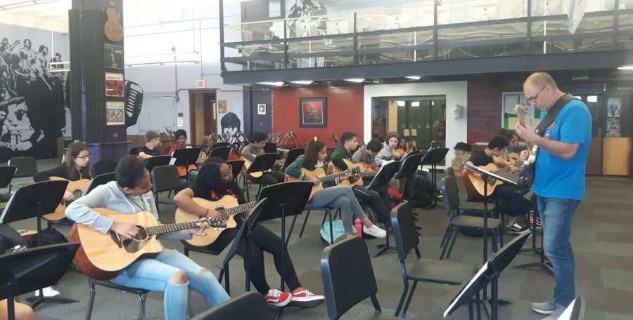 Students+learning+guitar+in+class.