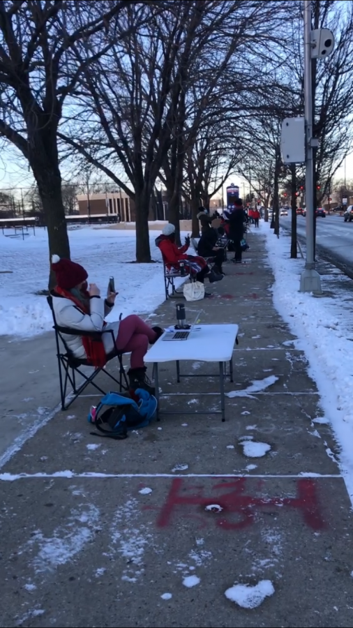 Lane+teachers%2C+as+a+rebuke+of+CPS%E2%80%99+reopening+plans%2C+conducted+their+classes+on+Jan.+21+in+the+frigid+cold%2C+forming+a+line+up+and+down+Addison.+%0A