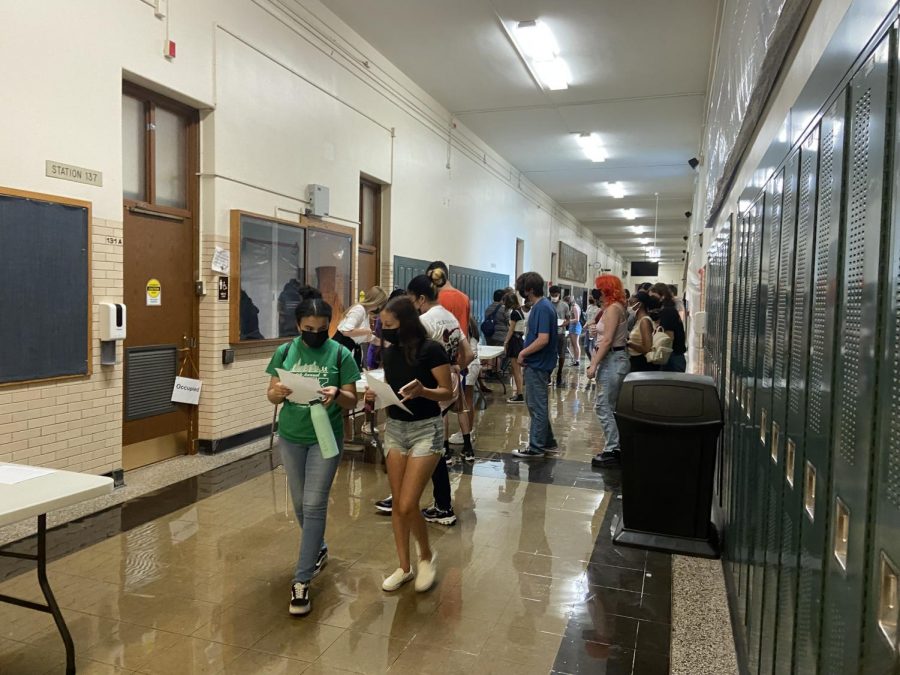 Sophomores walk the halls of Lane on Aug. 24 as part of Myrtle & Gold Week, an event to familiarize sophomores with Lane.