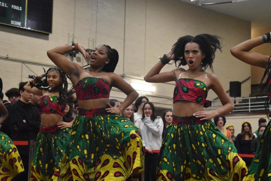 This year, the Black Student Association represented Zimbabwe in their performance, dressed in African prints including the colors of the Zimbabwean flag. 